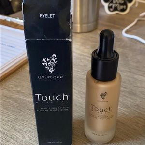 YOUNIQUE liquid foundation